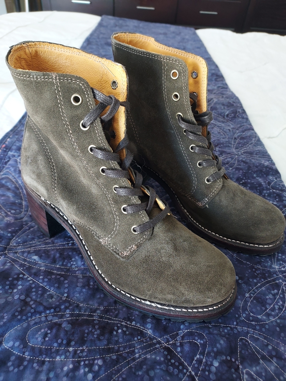 NWOB Frye Sabrina Women’s Lace-Up Suede Ankle Boots in Olive, 8M